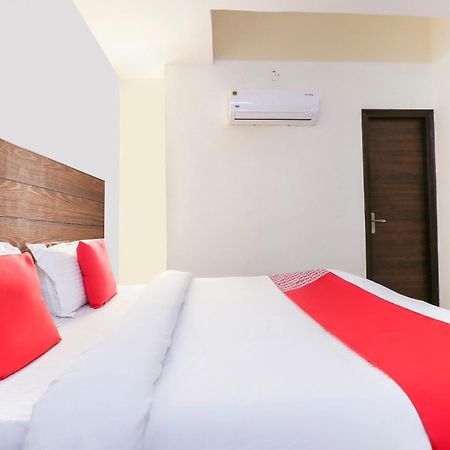 Hotel O Red Ark Landran エクステリア 写真