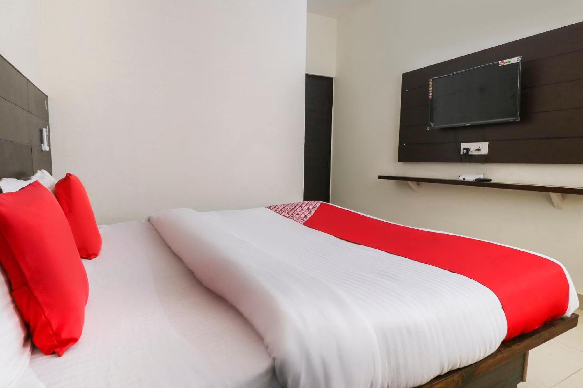 Hotel O Red Ark Landran エクステリア 写真