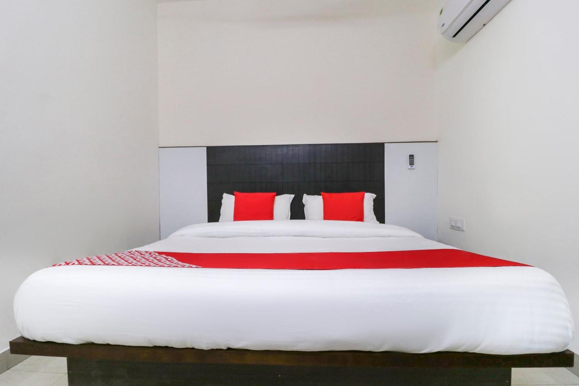 Hotel O Red Ark Landran エクステリア 写真