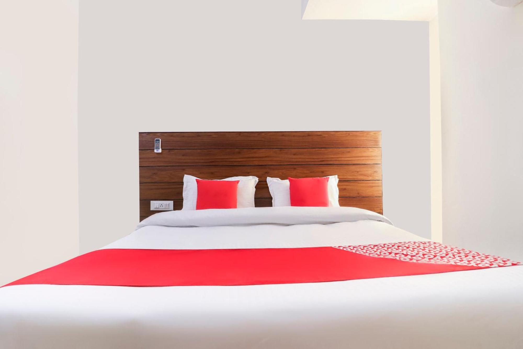 Hotel O Red Ark Landran エクステリア 写真
